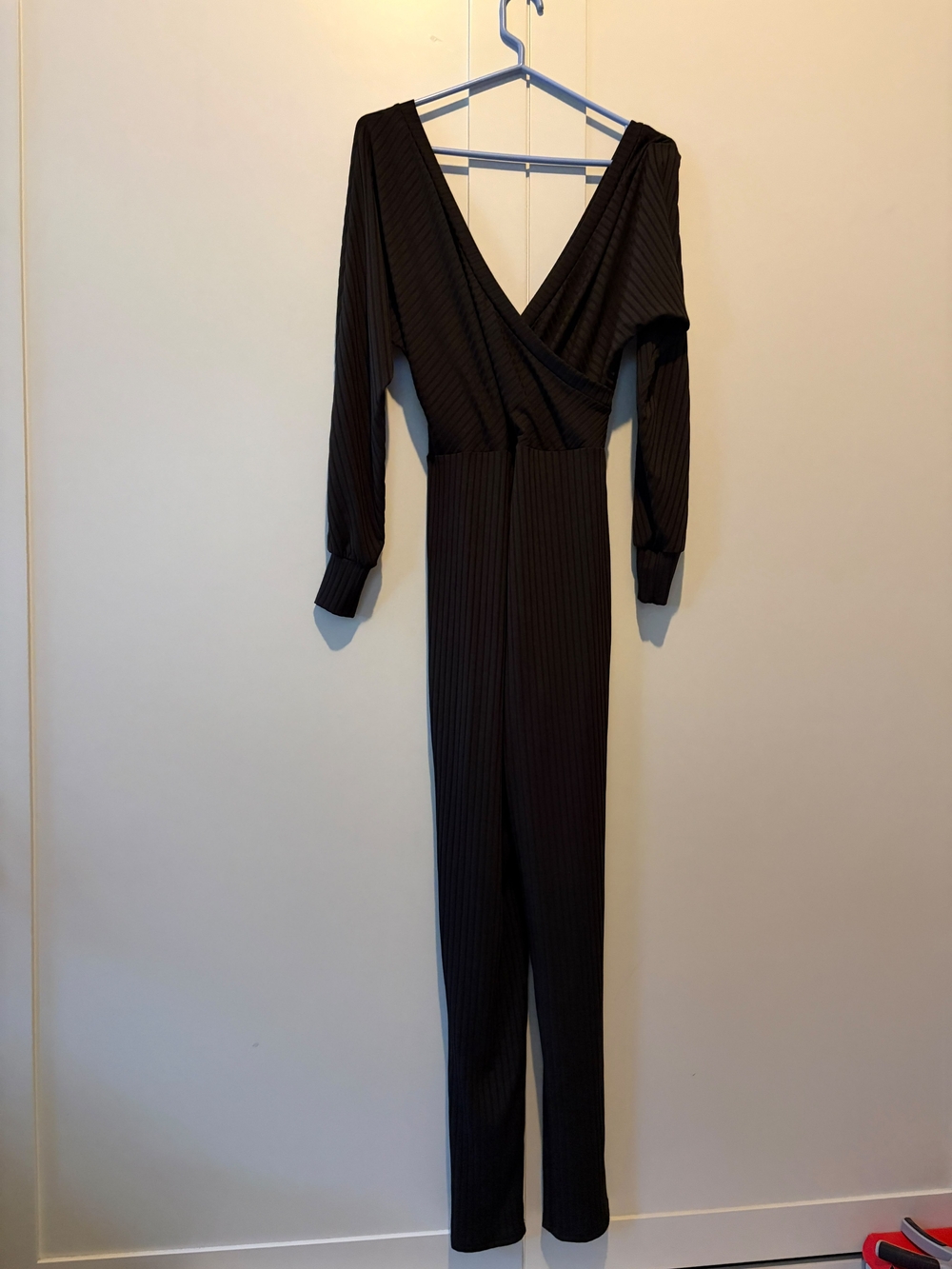 Women’s Black Long-Sleeve V-Neck Jumpsuit